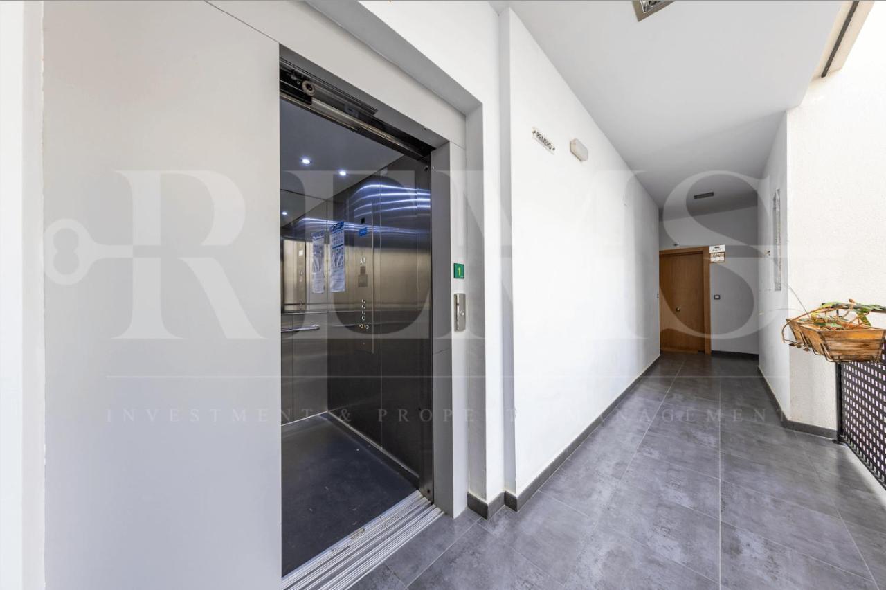 Relaxing Apartment With Parking In The Center By Rems マラガ エクステリア 写真